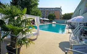 Hotel Queen Vera